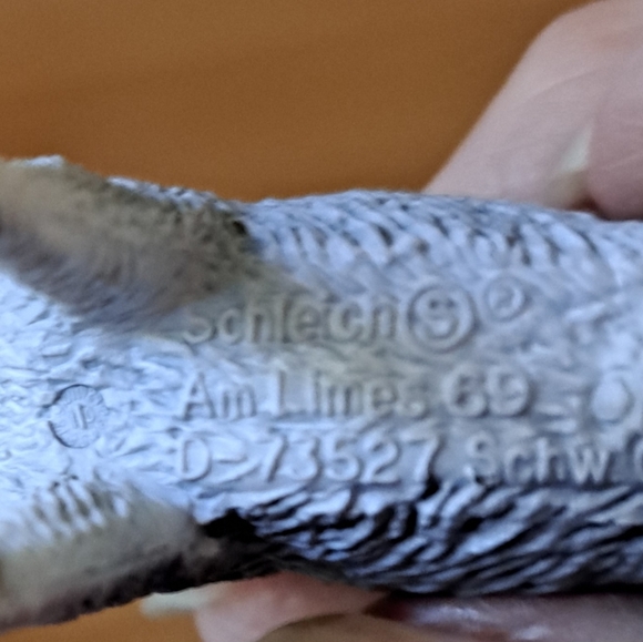 WOLF FIGURINE Hard Rubber/Plastic Schleich Wolf Decor Toy Collection Gently Used - Picture 3 of 3